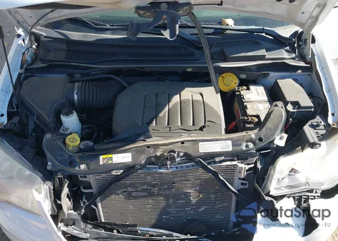 2014 Chrysler Town & Country Touring z USA, uszkodzony, nr VIN 2C4RC1BG5ER397894